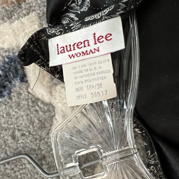 Vintage - 80s - Black and White Floral Blouse - Picture 4 of 6